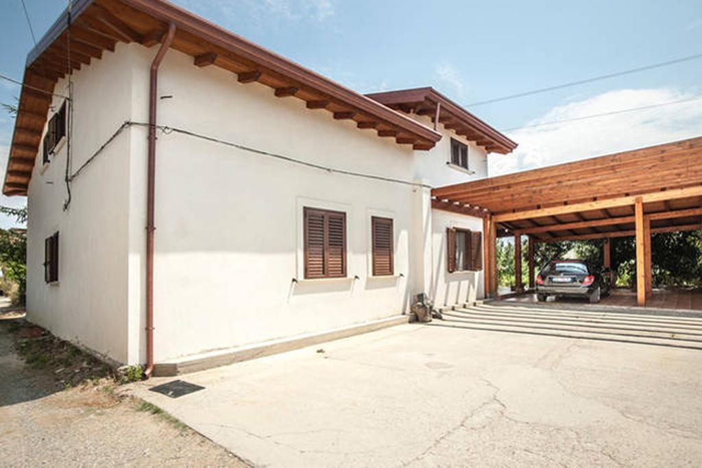 Agriturismo Miracco Atanasio Franco "Il Maniero" Santa Sofia d'Epiro Exteriör bild