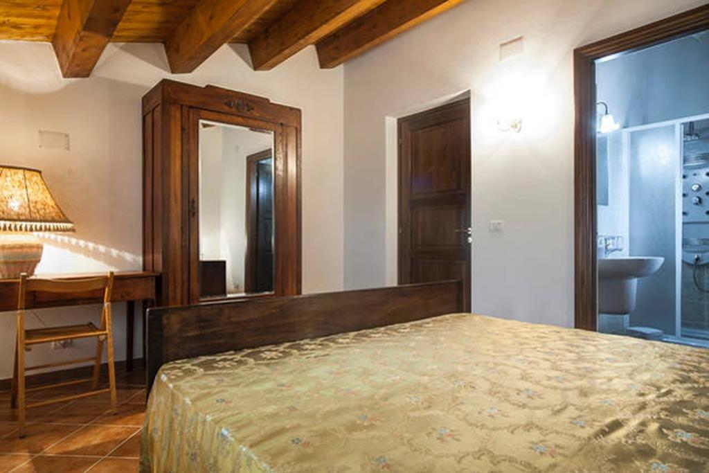 Agriturismo Miracco Atanasio Franco "Il Maniero" Santa Sofia d'Epiro Exteriör bild