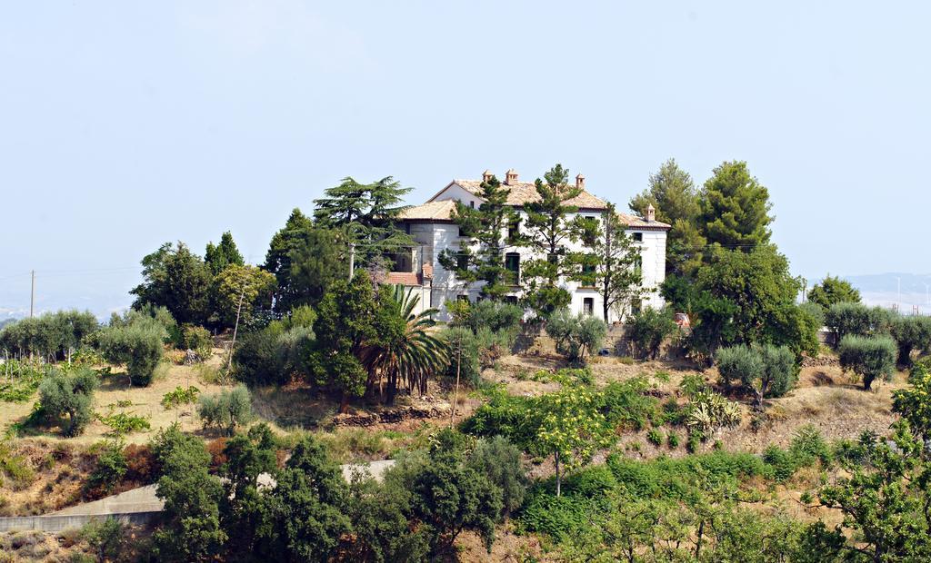 Agriturismo Miracco Atanasio Franco "Il Maniero" Santa Sofia d'Epiro Exteriör bild
