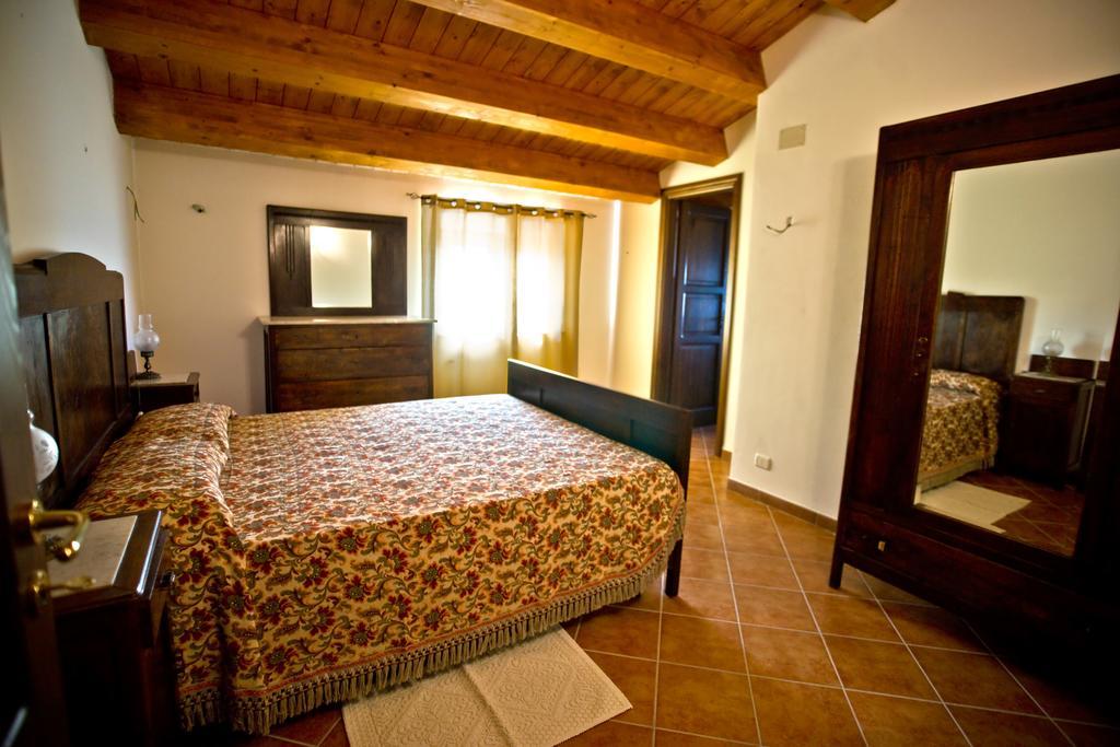 Agriturismo Miracco Atanasio Franco "Il Maniero" Santa Sofia d'Epiro Exteriör bild