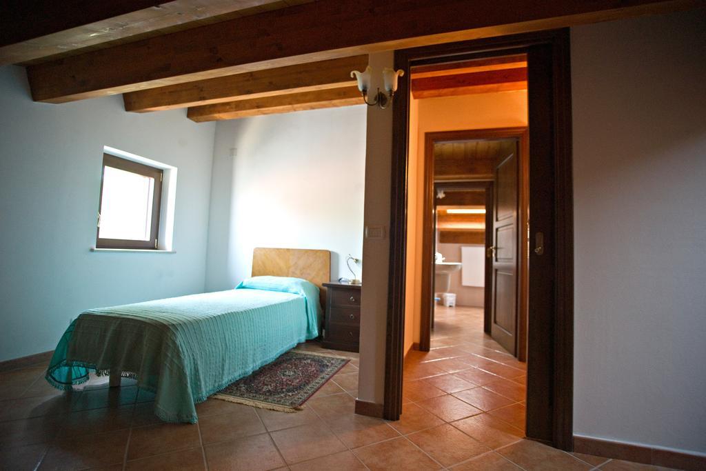 Agriturismo Miracco Atanasio Franco "Il Maniero" Santa Sofia d'Epiro Exteriör bild