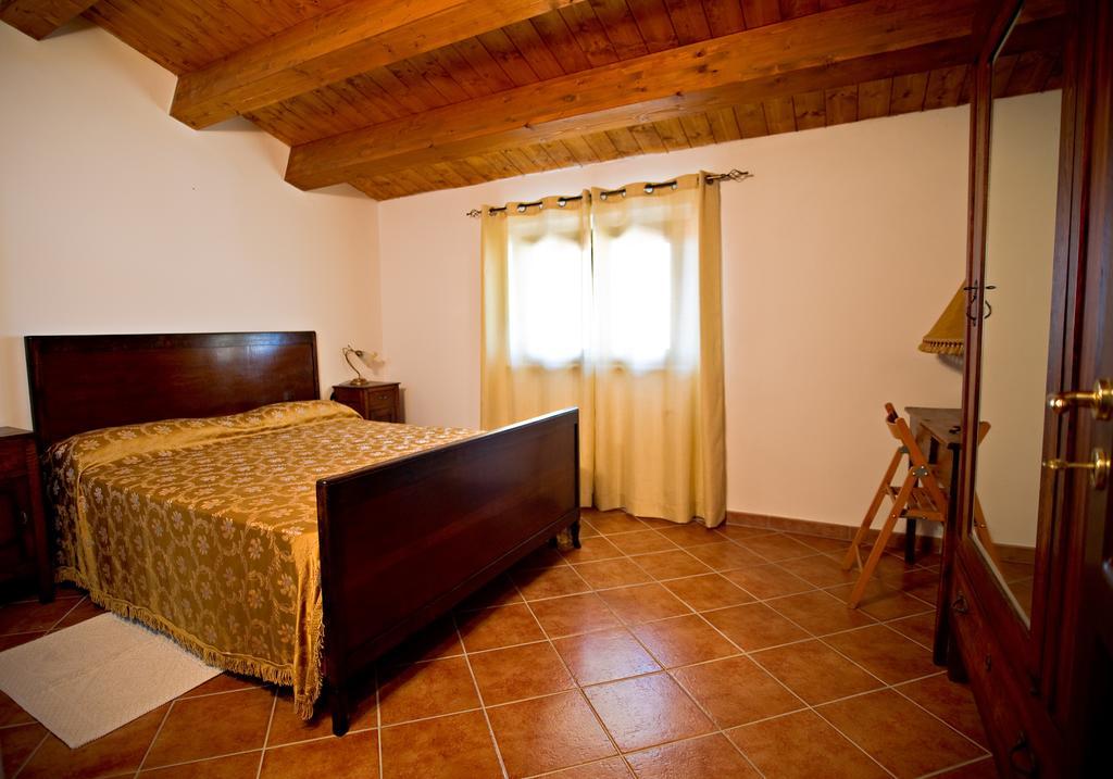 Agriturismo Miracco Atanasio Franco "Il Maniero" Santa Sofia d'Epiro Exteriör bild