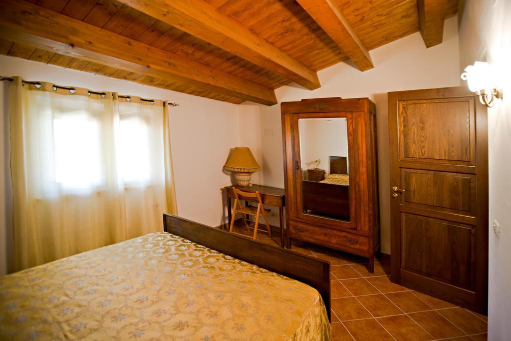 Agriturismo Miracco Atanasio Franco "Il Maniero" Santa Sofia d'Epiro Exteriör bild